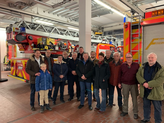 Die Besucher der KJS Hagen mit dem Leiter der Leitstelle Martin Gust